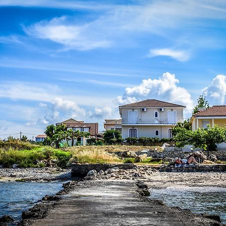 Pelagion II Sea Coral - Beachfront Holiday Home Kypseli المظهر الخارجي الصورة