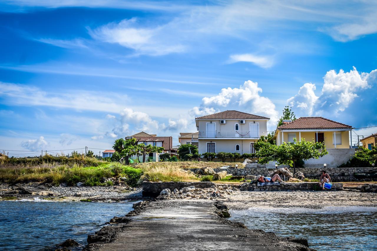 Pelagion II Sea Coral - Beachfront Holiday Home Kypseli المظهر الخارجي الصورة